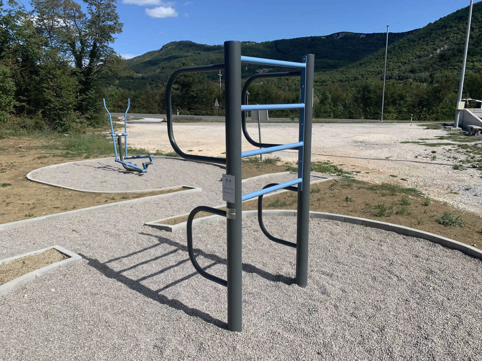 Trim sprava za ručno držanje ravnoteže
